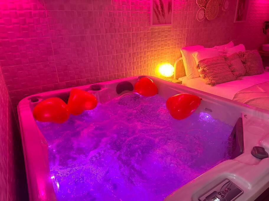 Love Room. Une Bulle D Evasion. Лис Екстериор снимка